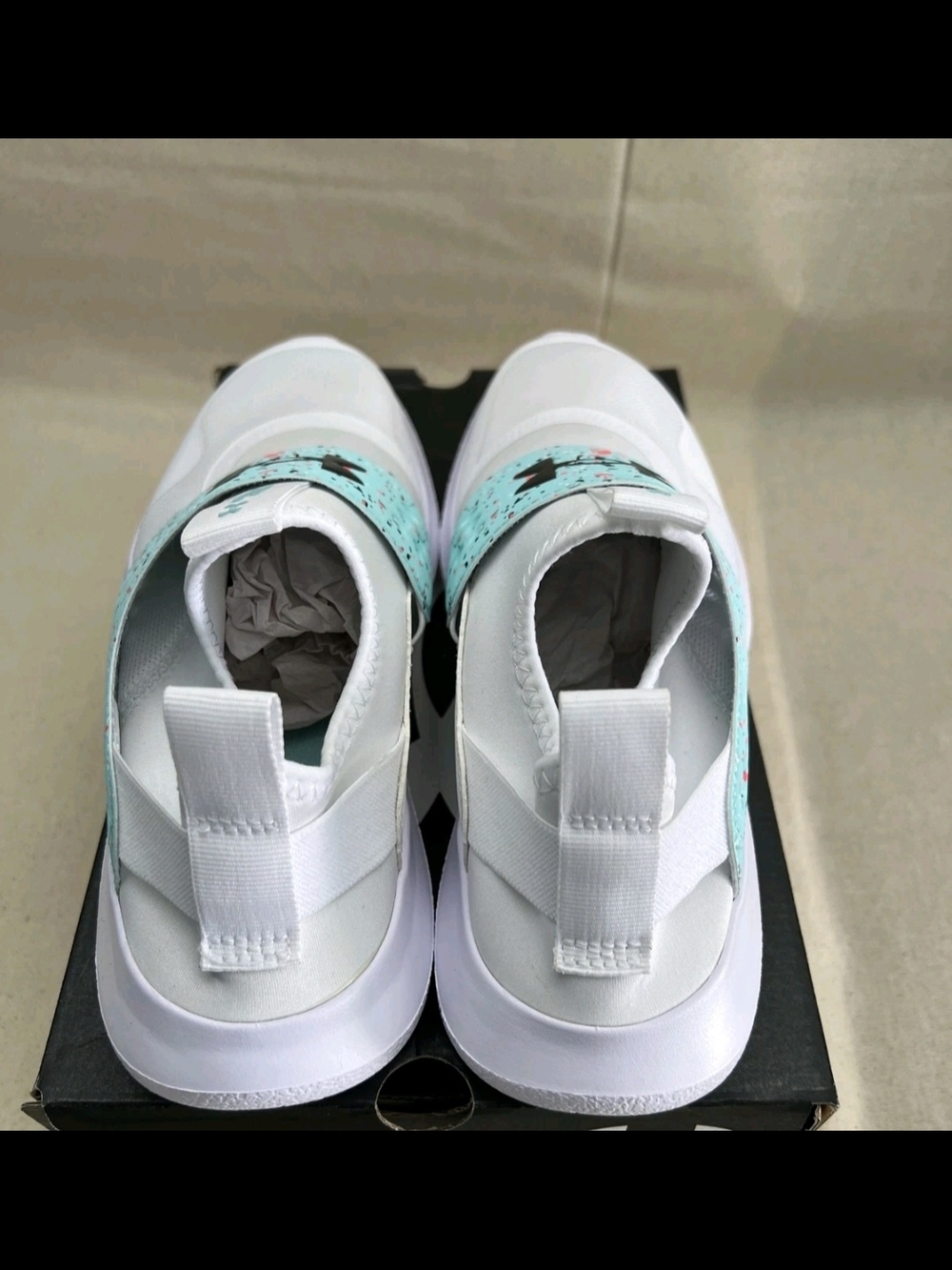 NWOB Under Armour Womens Runplay Paint 3025374-100 White Running Shoes Sz 11 - Picture 4 of 8